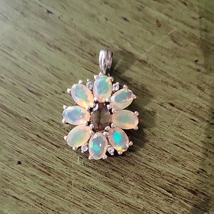 GEORGEOUS opal Pendant